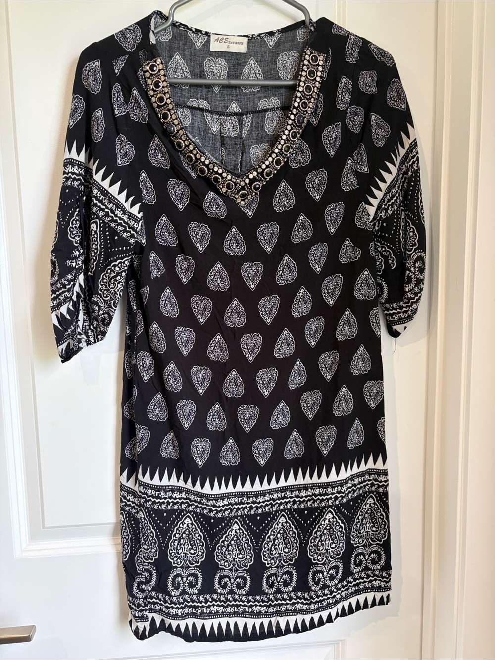 Black & White Beaded V-Neck Printed Dress